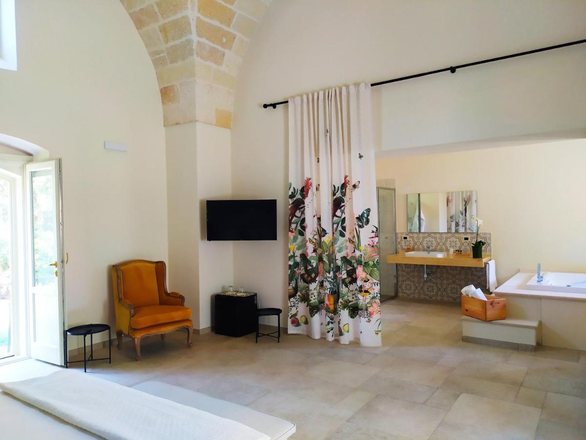 Deluxe Suite Spa Bath