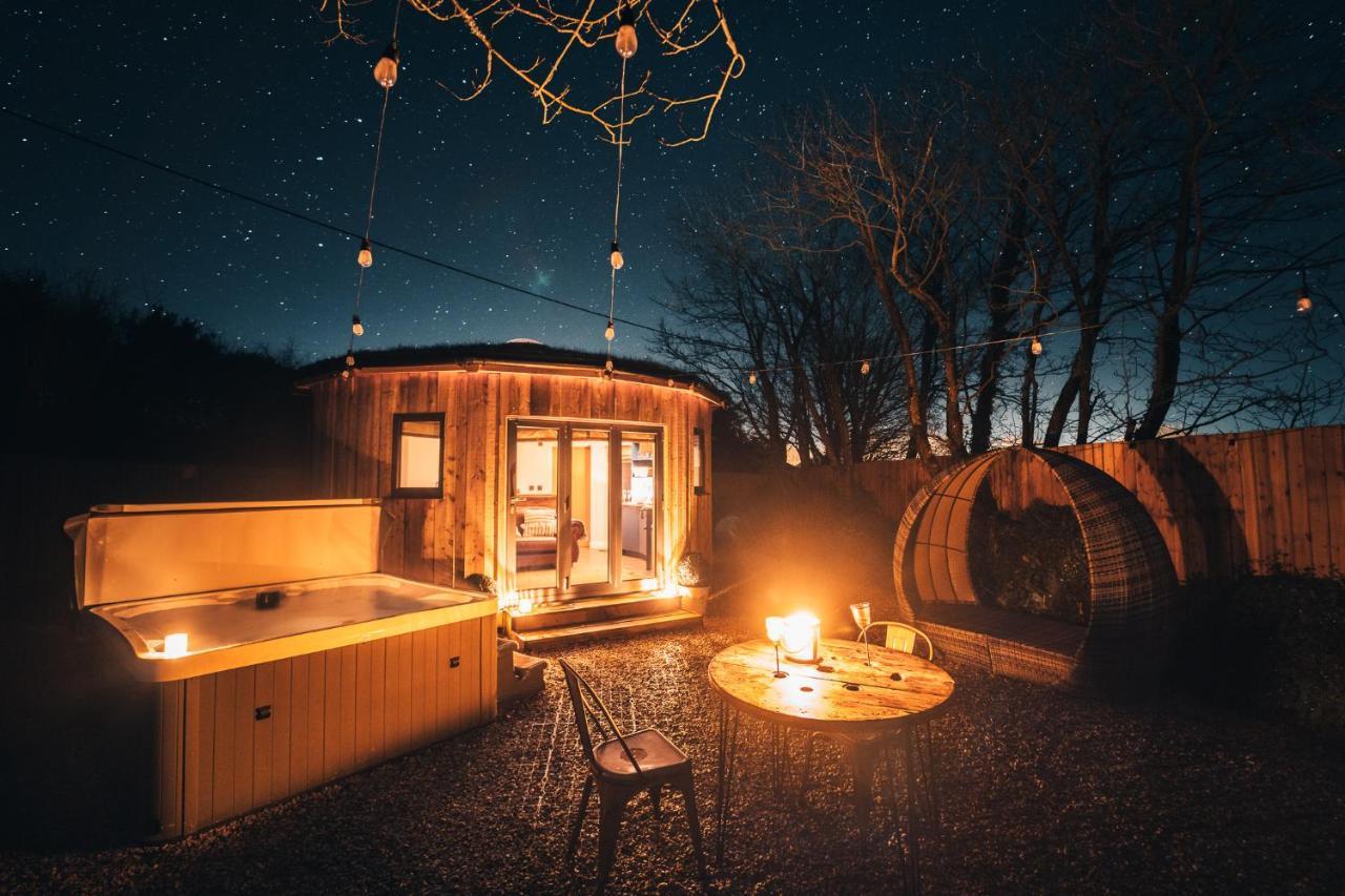 Private Couples Roundhouse