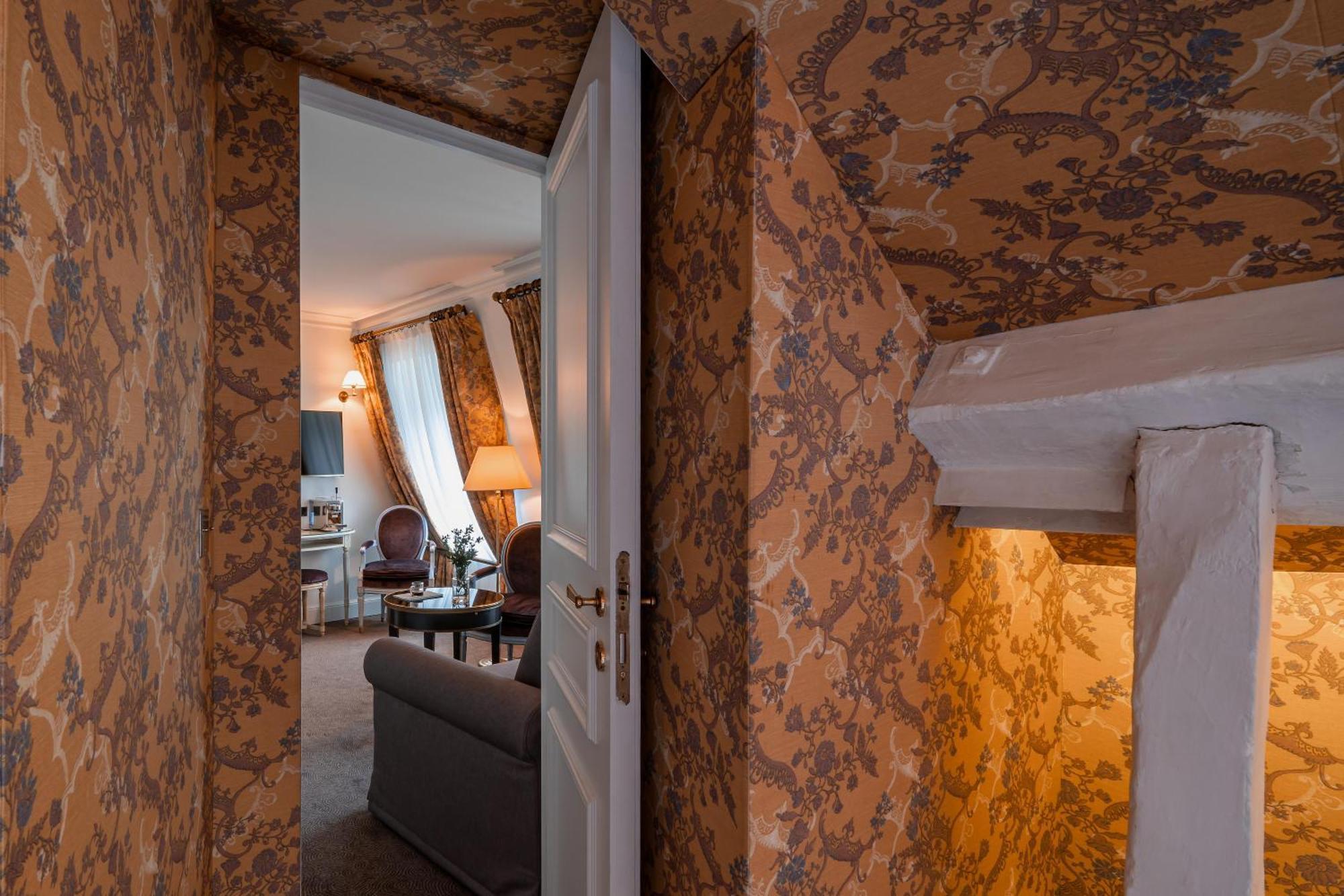 Signature Suite