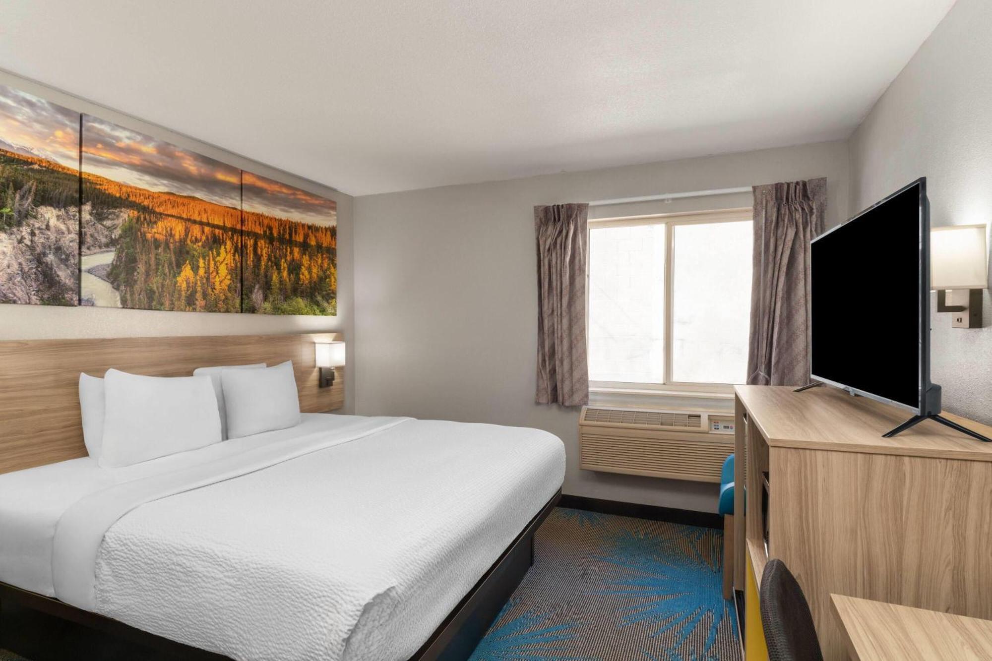 King Room with Bathtub with Grab Bars - Mobility Access/Non-Smoking,1731397930:JPEG