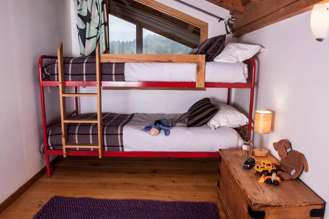 Chambre avec Lits Superposés - Salle de Bains Privative et Toilettes Communes