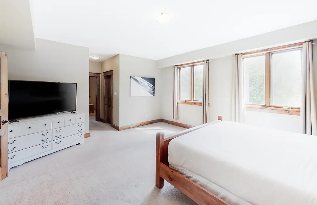 Lucille Wheeler Lodge By Property Valet-1