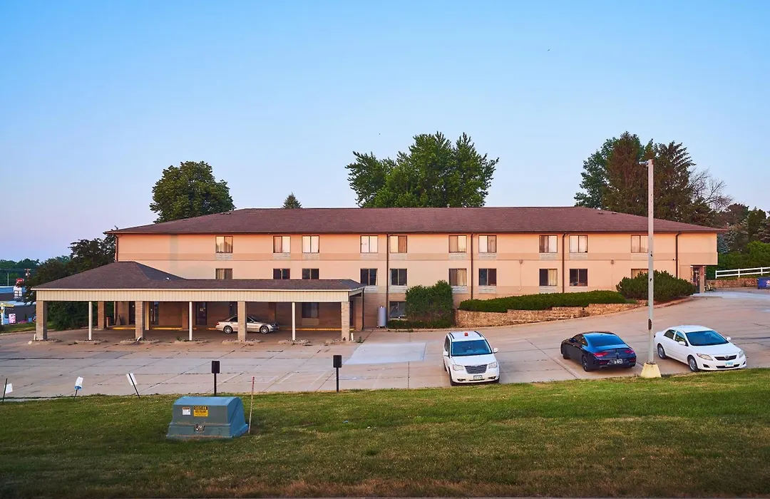 Econo Lodge Maquoketa-1