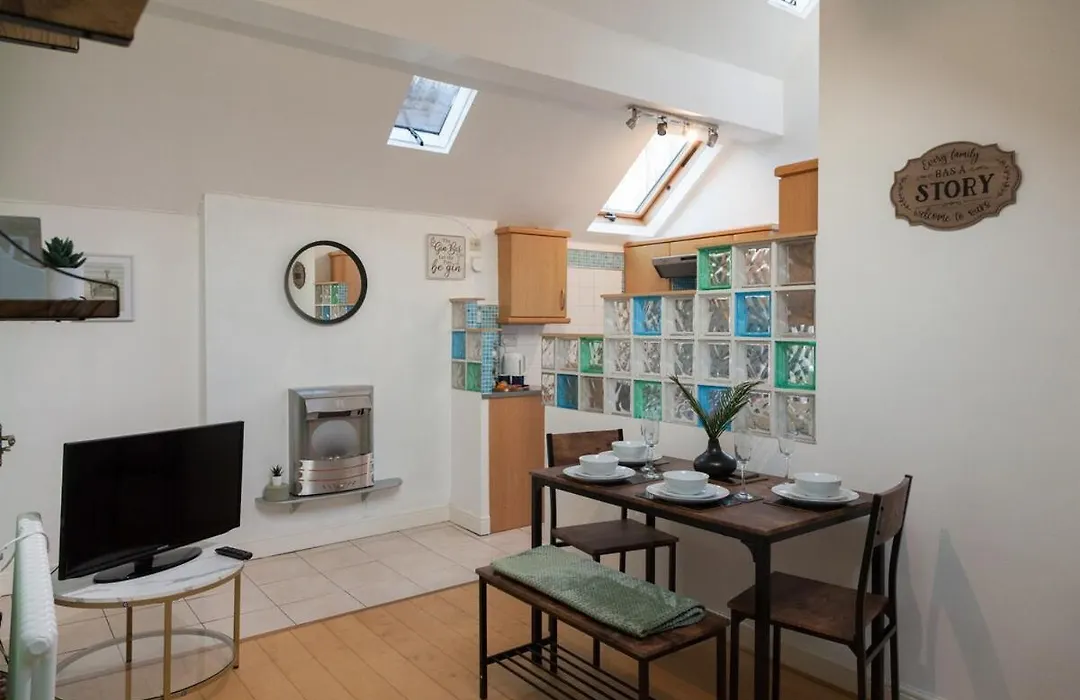 Victorian Elegance At Kingscliffe, Sleeps 16-1