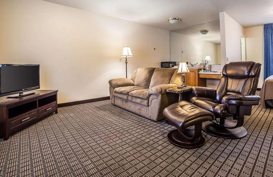 Econo Lodge Inn & Suites Logan-1