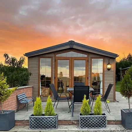 Fairview Farm Holiday Retreat: Luxury Lodges in Nottinghamshire Countryside-2