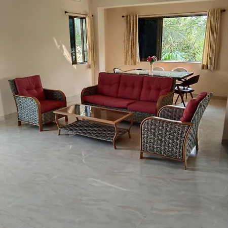 Neville'S Villa - Pet Friendly With Pool-3