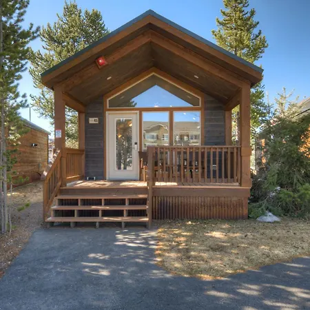 Explorer Cabins At Yellowstone-2