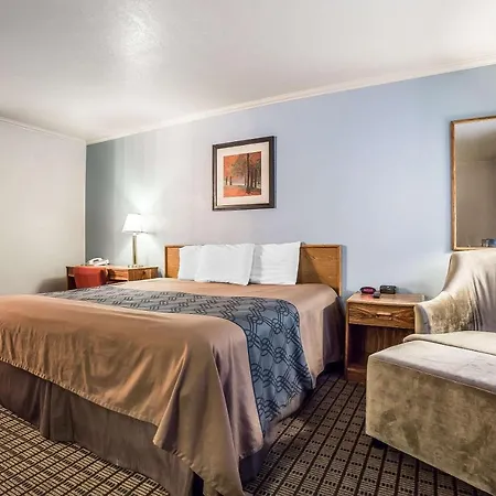 Econo Lodge Inn & Suites Logan-2