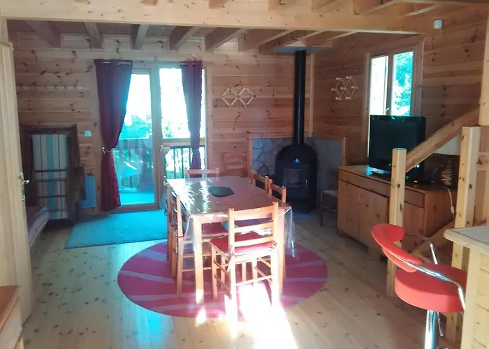 Chalet bois au milieu des Pyrénées