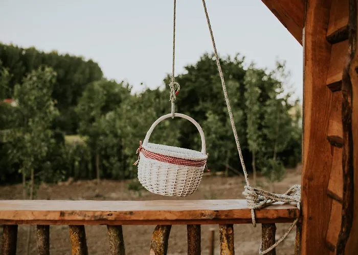 Durmiendo Entre Arboles, Bonita Cabana En La Rioja
