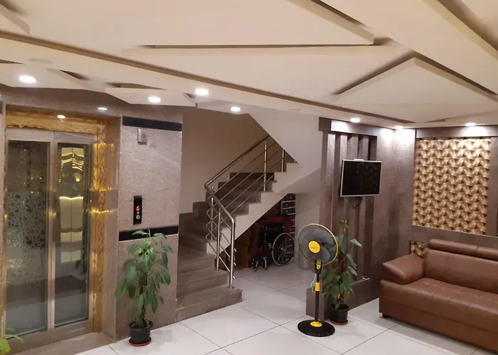 Cheap hotel: Sahara Inn