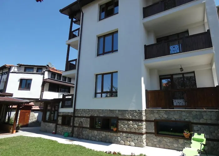 Ice Jewel Chalet: Ski-Ready Retreat Near Bansko Gondola