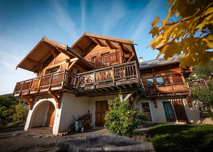 Chalet Hibou, Large Chalet With Mountain Views And Close To Slopes