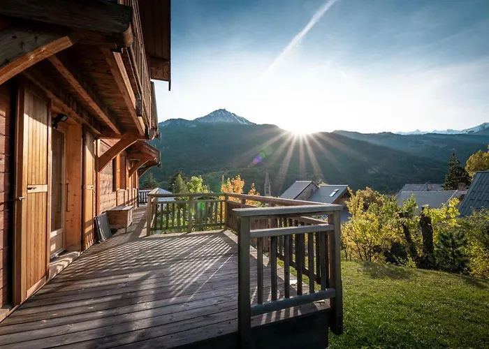 Chalet Hibou, Large Chalet With Mountain Views And Close To Slopes