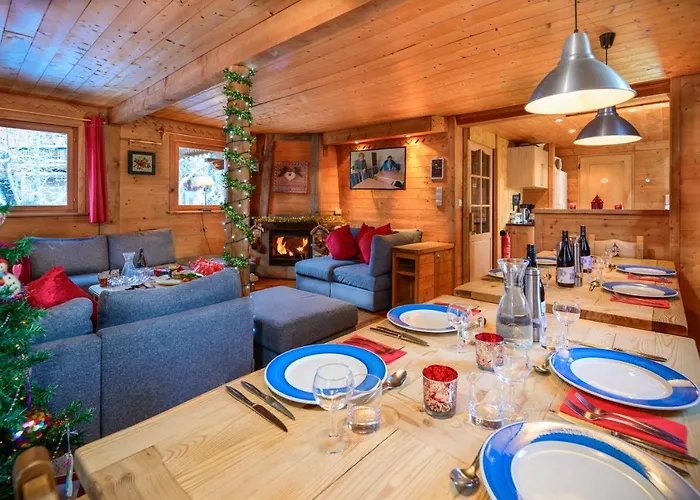 Chalet Côté Cœur, La Tania, with Outdoor Hot Tub&7 Ensuite Rooms