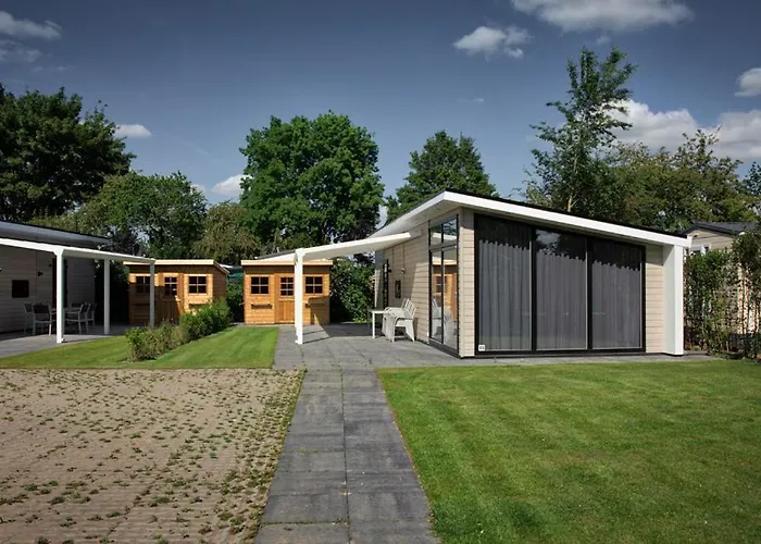 Recreatiepark Jachthaven De Veerstal Lathum - Luxe Chalet