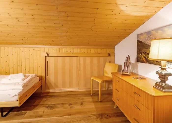 Charming Little Chalet For 6 People & Free Ski Lockers