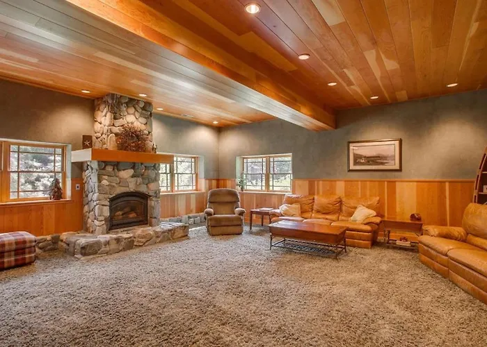 Snowgrass Lodge - A River & Mountain Retreat