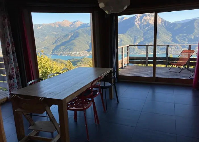 Chalet bioclimatique avec vue sur le lac de Serre Ponçon