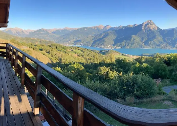 Chalet bioclimatique avec vue sur le lac de Serre Ponçon