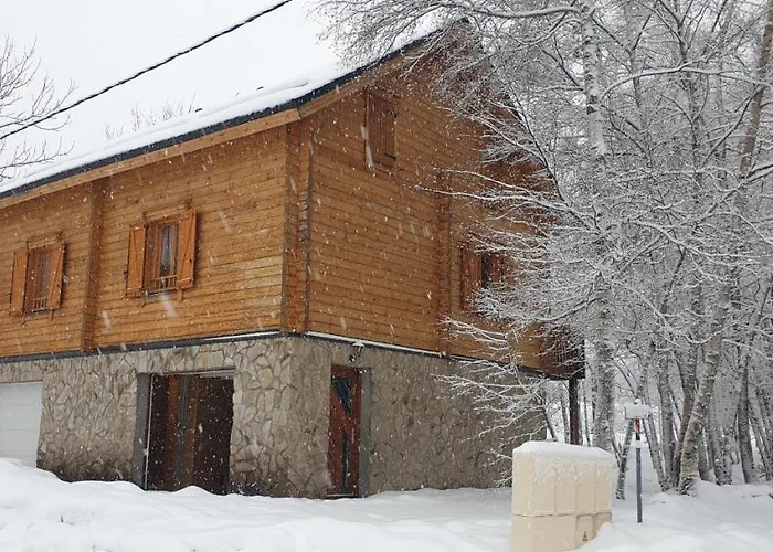Chalet bois au milieu des Pyrénées