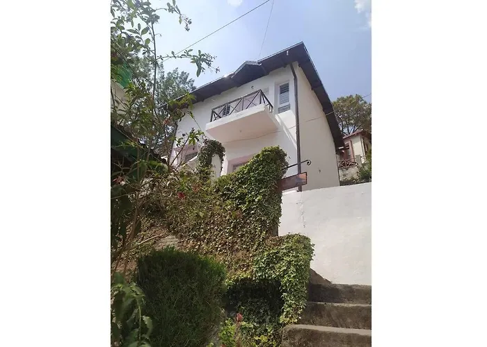 Dog friendly hotels Whistling Thrush Cottage, Bhimtal
