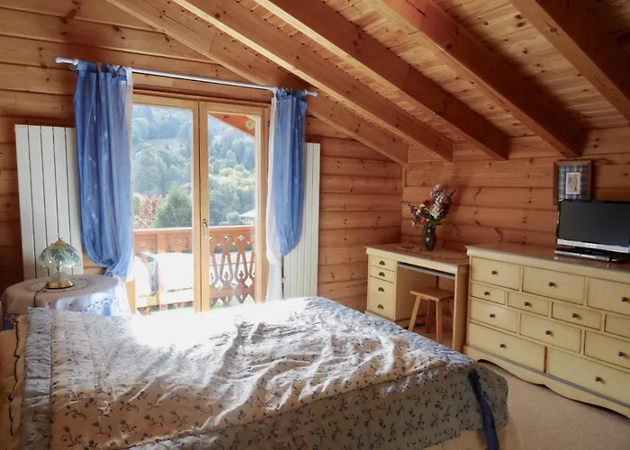 Grand Chalet Confortable A Demi-Quartier, 13 Couchages