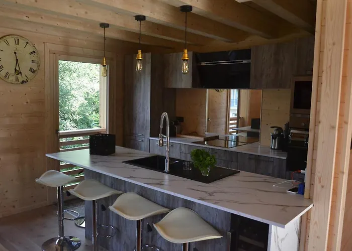 Chalet spacieux 12 pers, 5 ch, parking, WiFi, prêt pour vos vacances à Valloire - FR-1-263-480