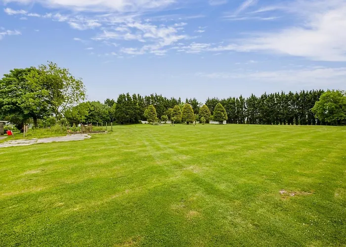 328 Norton Park, Dartmouth