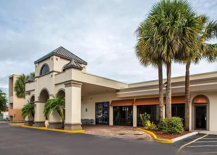 Motels Days Inn & Suites By Wyndham Orlando Airport