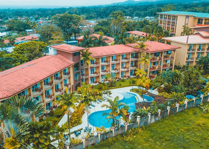 Hotels with pool Magic Mountain