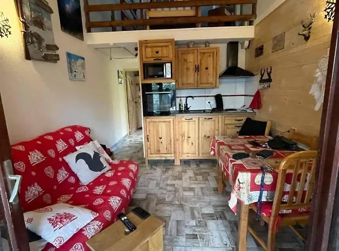 Les Fontanilles Odeillo: South-Facing Chalet with Free Wi-Fi and Parking