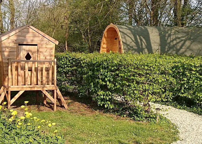 Cabane en bois avec bain nordique