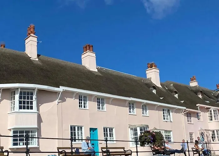 Benwick Cottage: Beachfront Thatched Retreat with Spectacular Sea Views