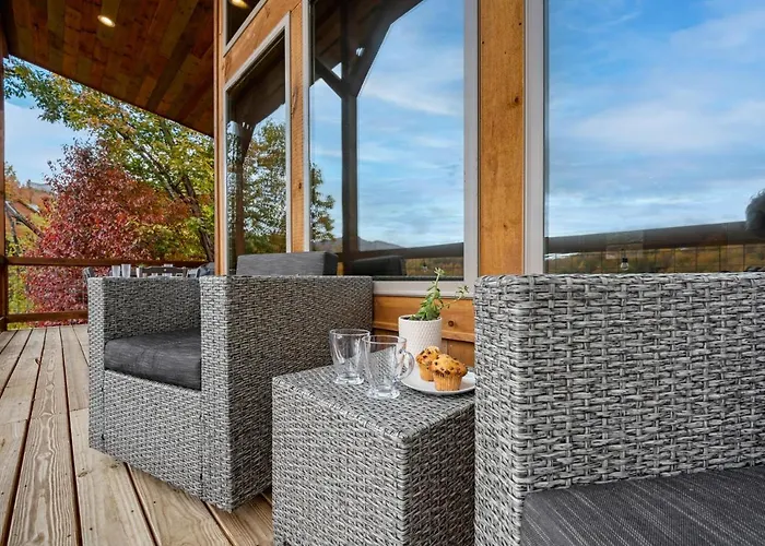 The Overlook '21 Cabin: Scenic Views with Hot Tub and Game Room