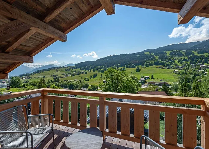 Chalet Luxe 12 Pers. Face aux Pistes avec Skiroom, Garage, Salle de Sport et Services Inclus - FR-1-569-19
