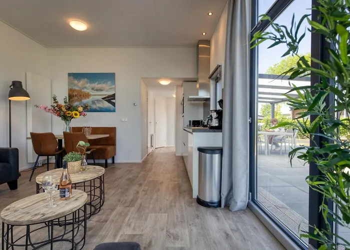 Recreatiepark Jachthaven De Veerstal Lathum - Luxe Chalet