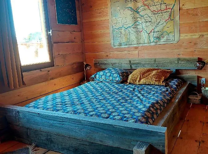 Cabane insolite TOUT CONFORT Chalet Gites Luzy Morvan Bourgogne