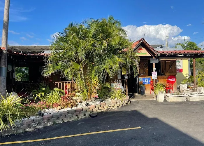 Red Flamboyan Guesthouse And Restaurant