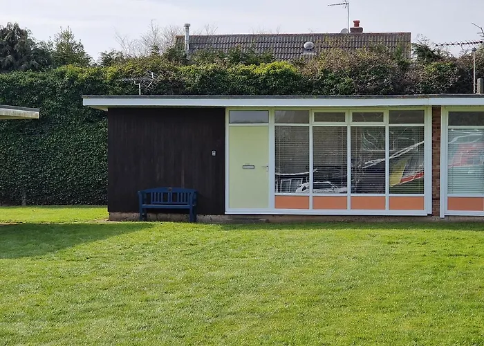 170 Broadside Holiday Chalet Near Broads & Beaches