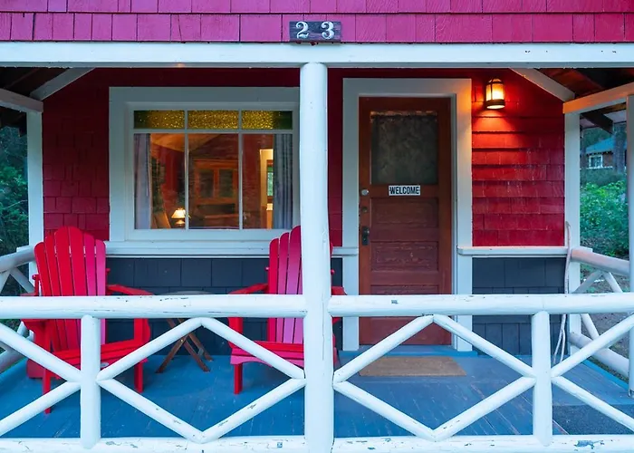 Johnston Canyon Lodge & Bungalows