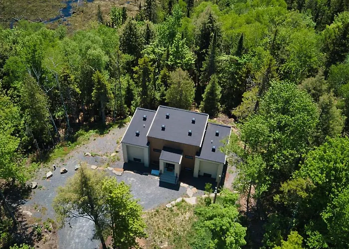 Luxurious Villa Tremblant 4 Bdrs W Hot Tub B85