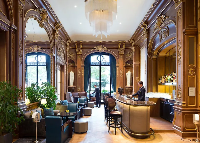 Peninsula Paris