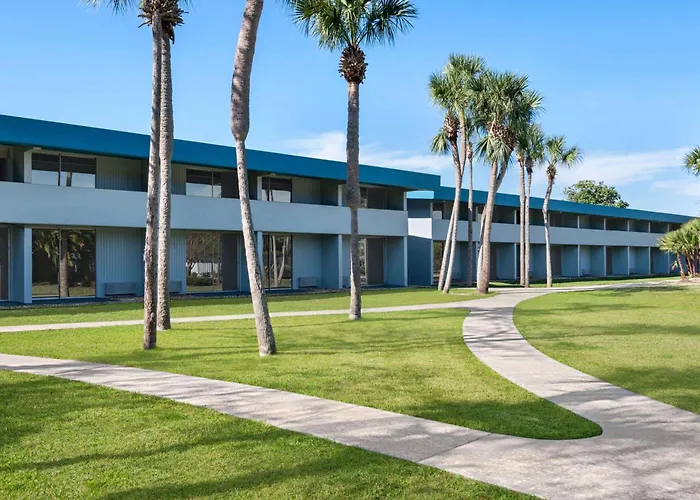 Luxury hotel only: Baymont By Wyndham Intl Speedway I-95 Daytona Beach