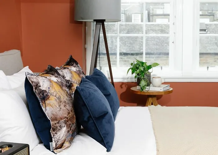 Hotel with view: Heeton Concept Aparthotel Edinburgh Queen Street