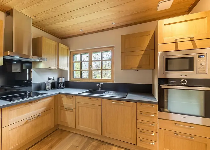 St Jorioz Chalet: Lakeside Retreat with Cycling Path Access