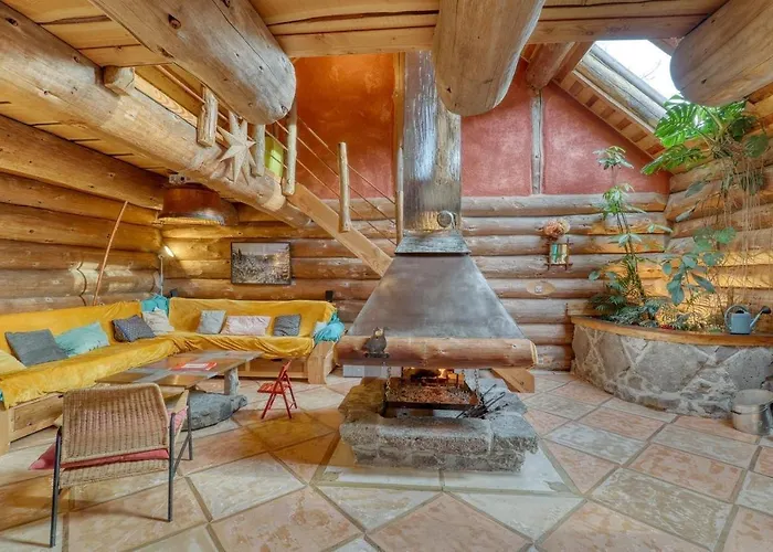 Chalet au bord d'un étang privé, Massif du Sancy