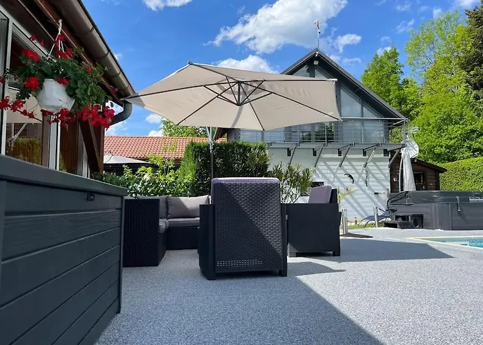 Chalet 2 personnes avec jacuzzi privatif et piscine saisonnière partagée