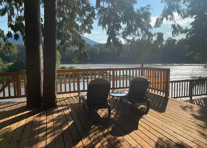 Riverfront Getaway On The Wild And Scenic